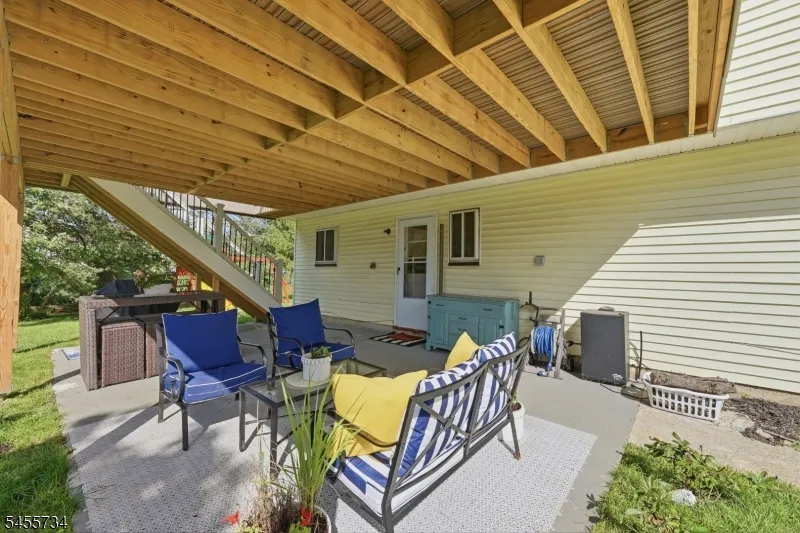 14 Harwich Rd Lopatcong, NJ 08865