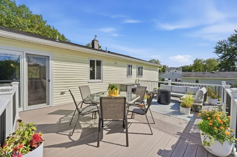 14 Harwich Rd Lopatcong, NJ 08865