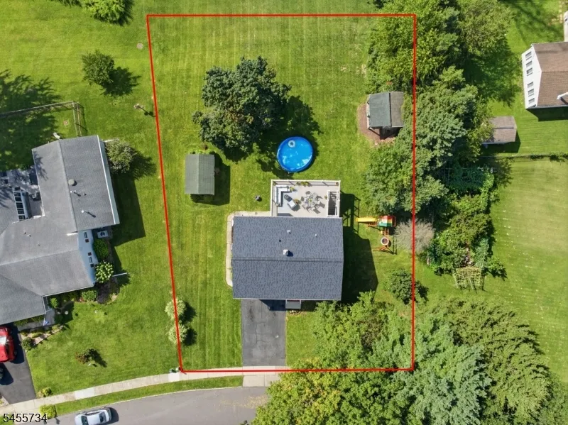 14 Harwich Rd Lopatcong, NJ 08865