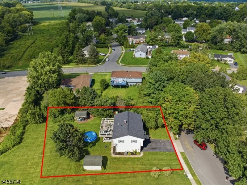 14 Harwich Rd Lopatcong, NJ 08865