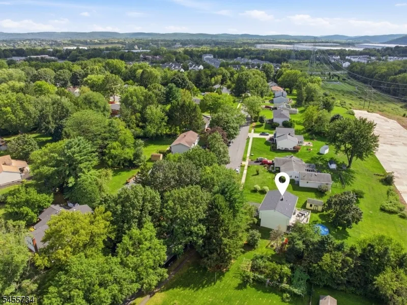 14 Harwich Rd Lopatcong, NJ 08865