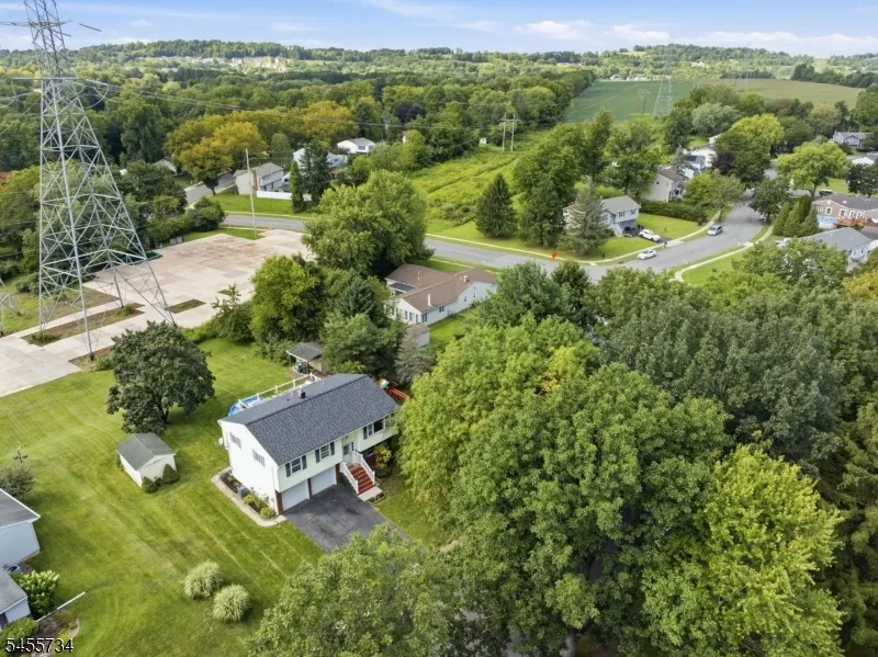 14 Harwich Rd Lopatcong, NJ 08865