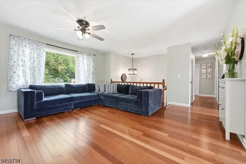 14 Harwich Rd Lopatcong, NJ 08865
