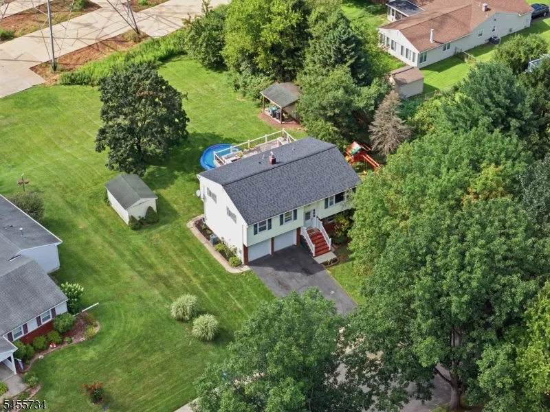 14 Harwich Rd Lopatcong, NJ 08865