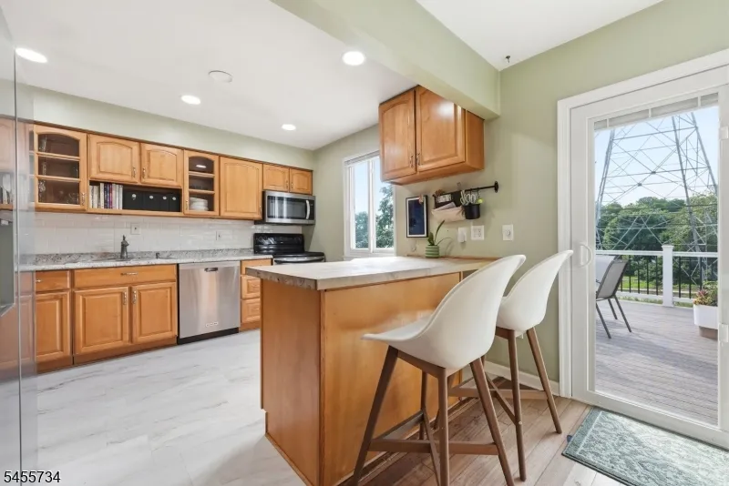 14 Harwich Rd Lopatcong, NJ 08865