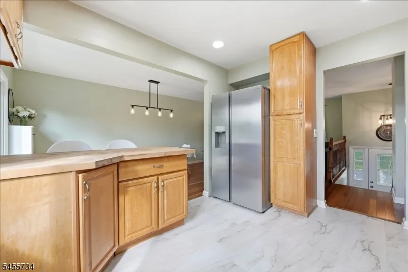 14 Harwich Rd Lopatcong, NJ 08865