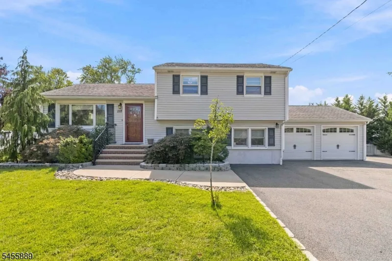 112 Sand Rd Fairfield, NJ 07004
