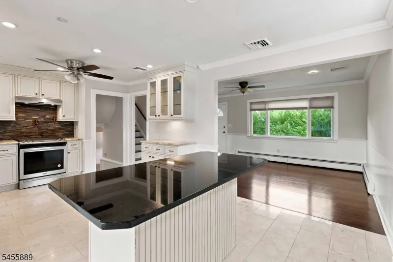 112 Sand Rd Fairfield, NJ 07004