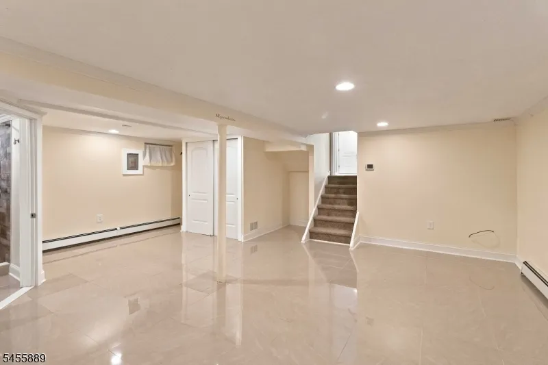 112 Sand Rd Fairfield, NJ 07004