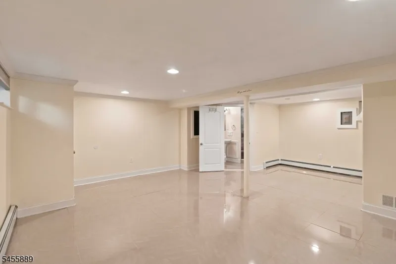 112 Sand Rd Fairfield, NJ 07004