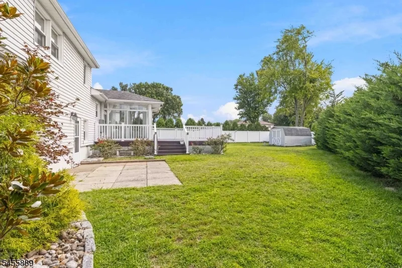 112 Sand Rd Fairfield, NJ 07004