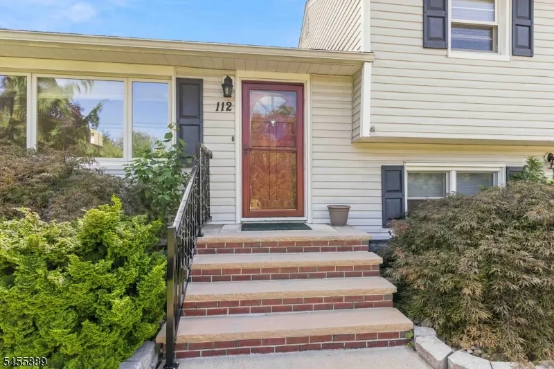 112 Sand Rd Fairfield, NJ 07004