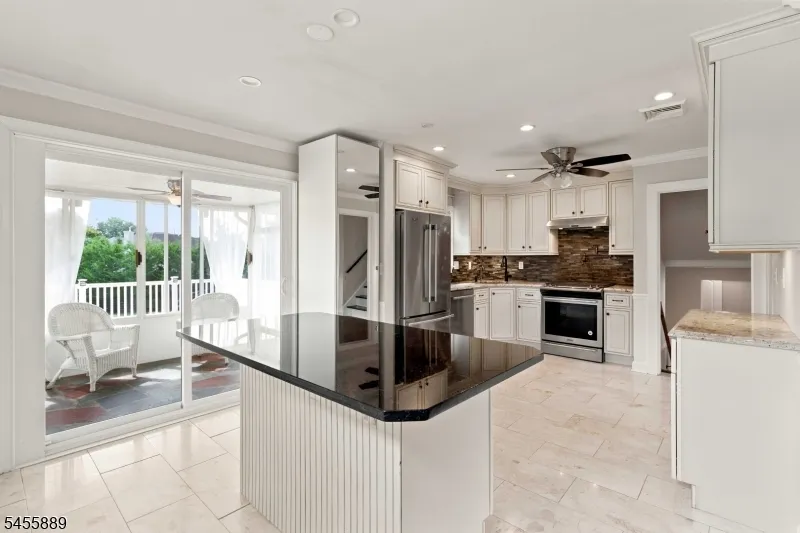 112 Sand Rd Fairfield, NJ 07004