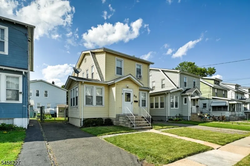 55 Coolidge St Irvington, NJ 07111