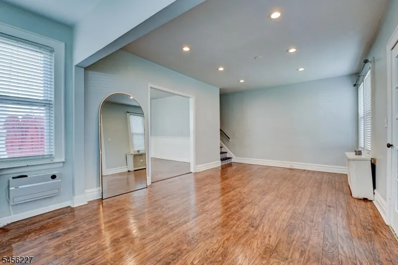 55 Coolidge St Irvington, NJ 07111