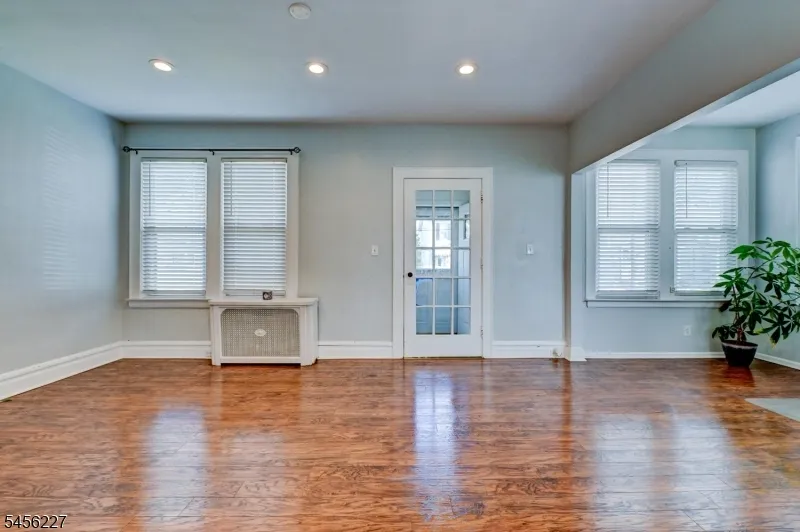55 Coolidge St Irvington, NJ 07111