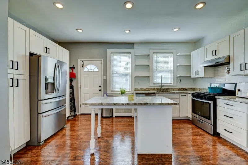 55 Coolidge St Irvington, NJ 07111