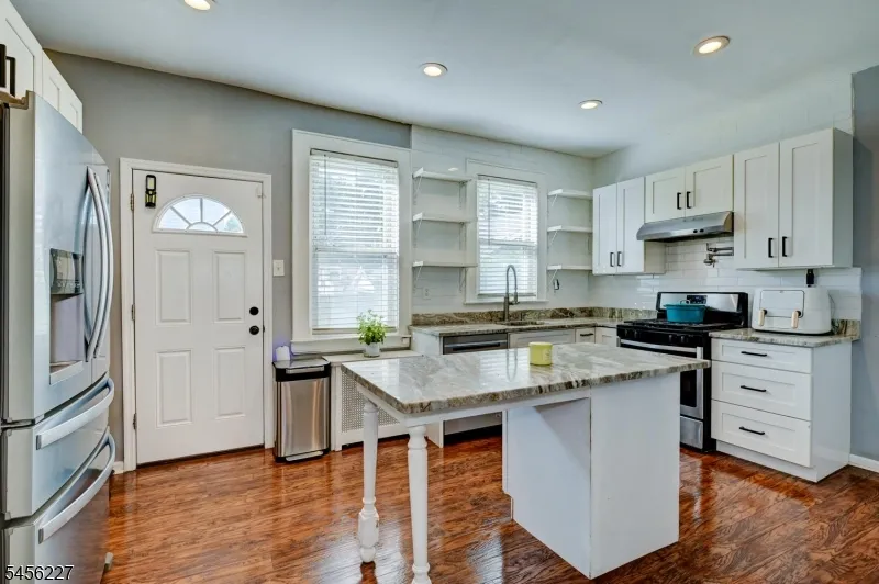 55 Coolidge St Irvington, NJ 07111