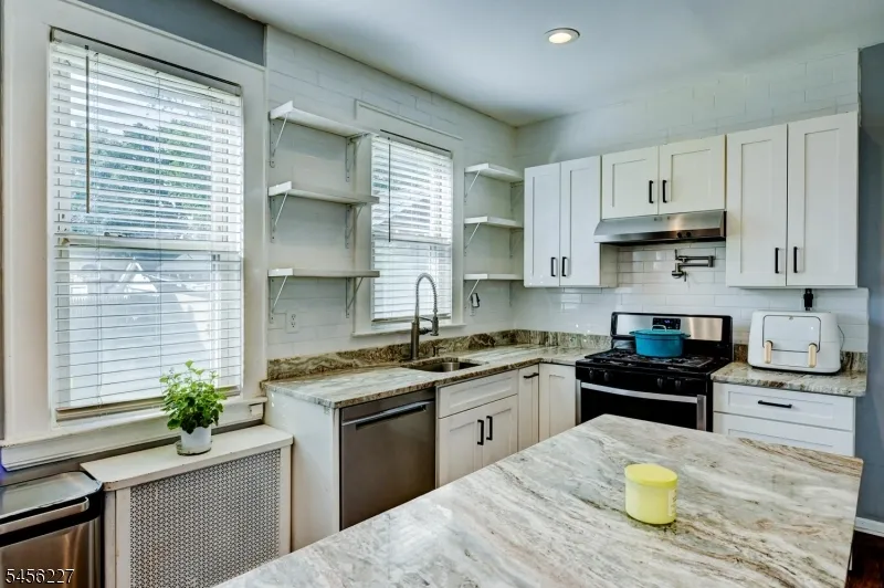 55 Coolidge St Irvington, NJ 07111