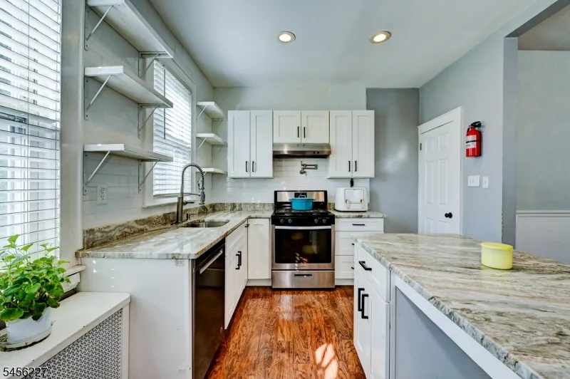 55 Coolidge St Irvington, NJ 07111