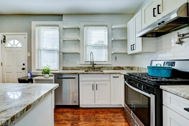 55 Coolidge St Irvington, NJ 07111