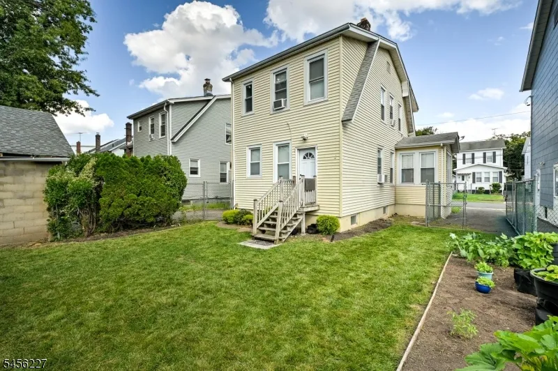 55 Coolidge St Irvington, NJ 07111