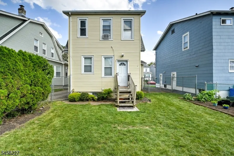55 Coolidge St Irvington, NJ 07111