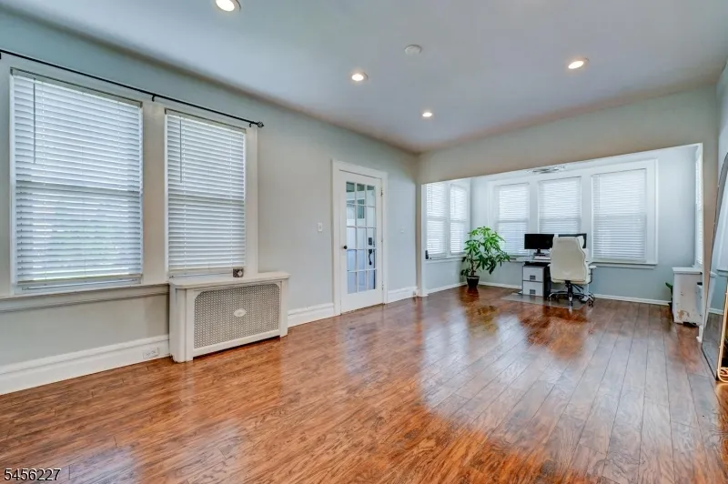 55 Coolidge St Irvington, NJ 07111