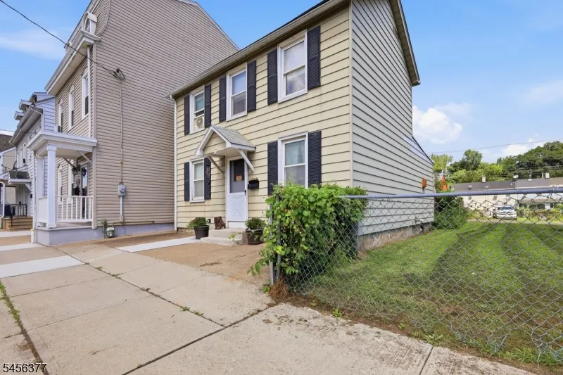 589 S Main St Phillipsburg Town, NJ 08865