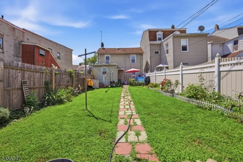 589 S Main St Phillipsburg Town, NJ 08865