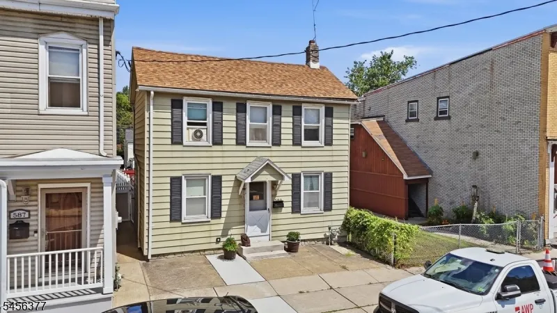589 S Main St Phillipsburg Town, NJ 08865