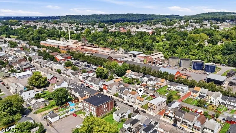589 S Main St Phillipsburg Town, NJ 08865