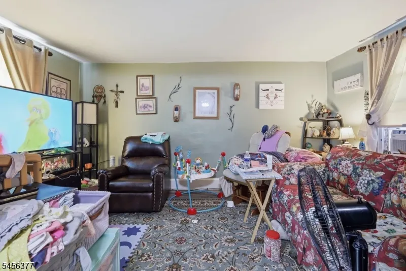 589 S Main St Phillipsburg Town, NJ 08865
