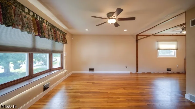 252 W Warren St Washington, NJ 07882