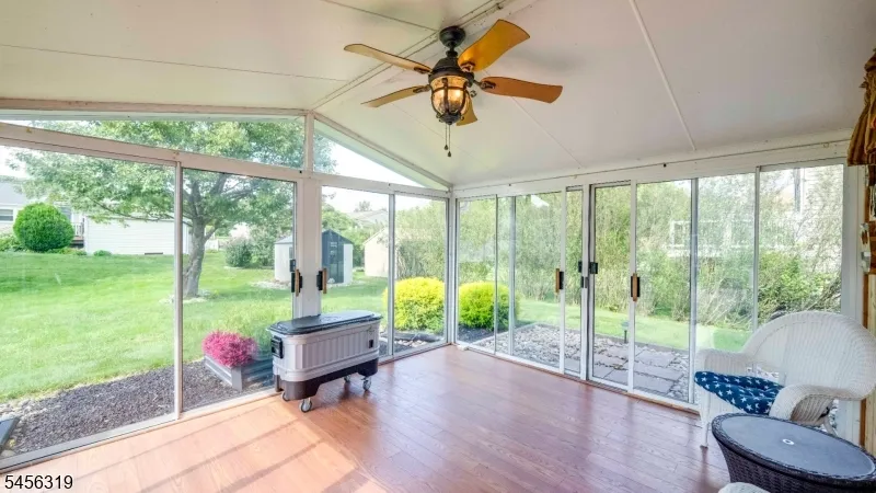 252 W Warren St Washington, NJ 07882