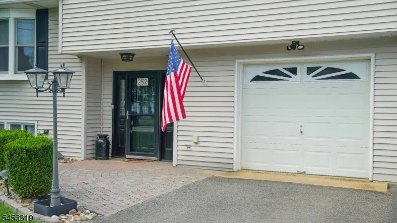 252 W Warren St Washington, NJ 07882