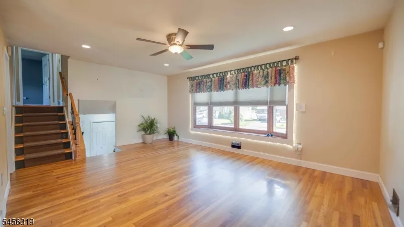 252 W Warren St Washington, NJ 07882
