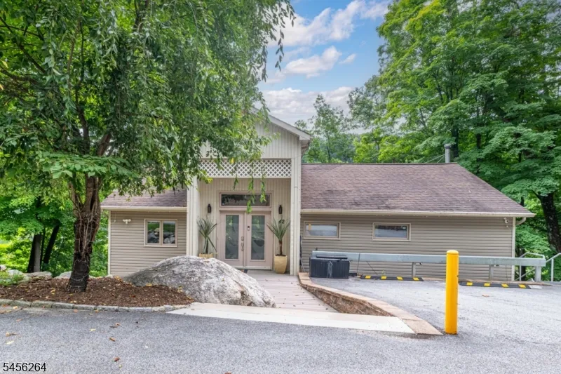 42 W Shore Dr Vernon, NJ 07462