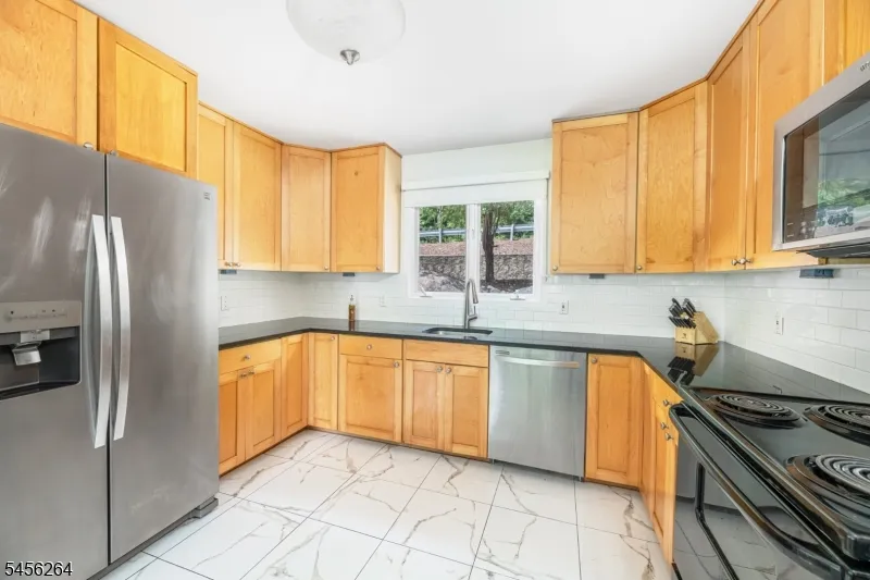 42 W Shore Dr Vernon, NJ 07462