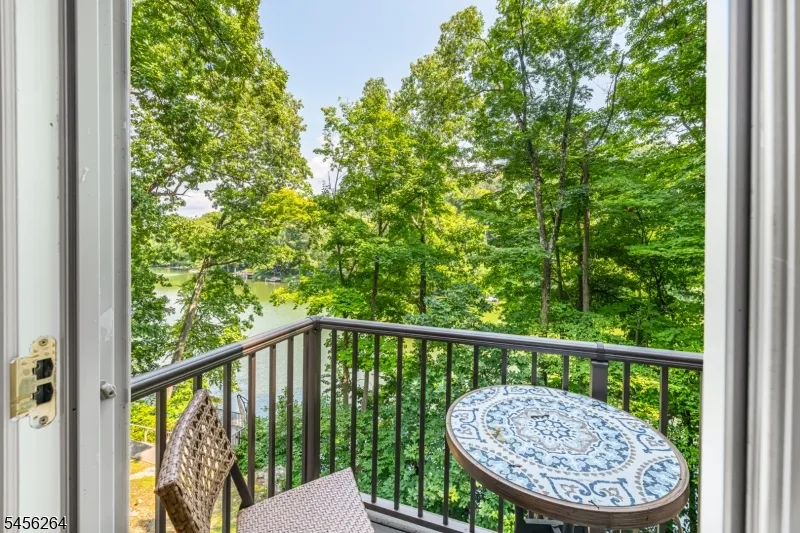 42 W Shore Dr Vernon, NJ 07462