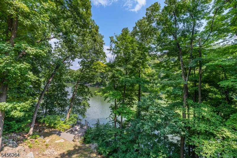 42 W Shore Dr Vernon, NJ 07462