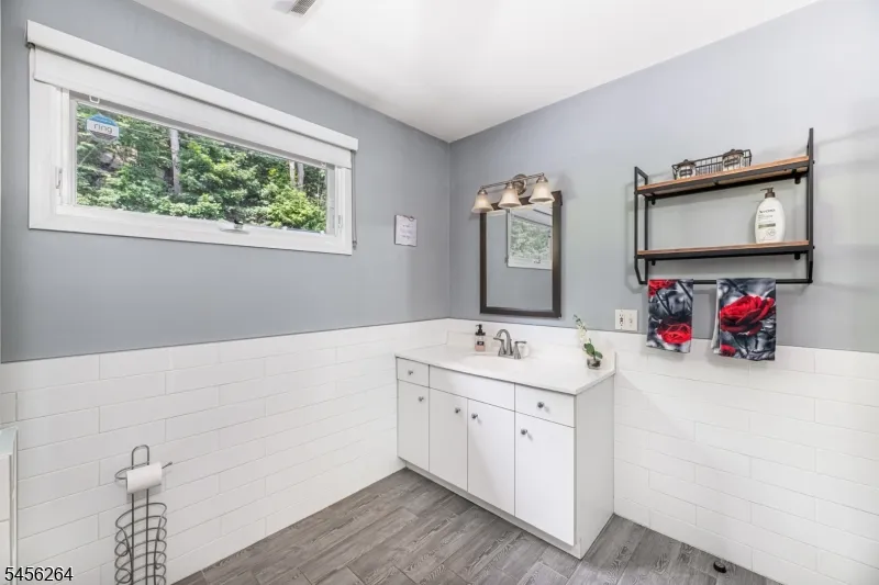 42 W Shore Dr Vernon, NJ 07462