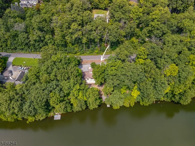 42 W Shore Dr Vernon, NJ 07462