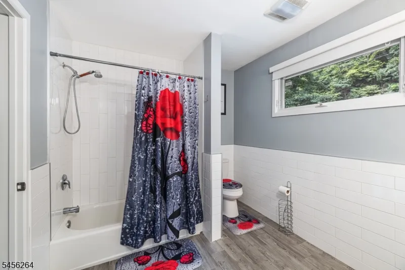 42 W Shore Dr Vernon, NJ 07462