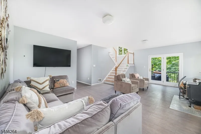 42 W Shore Dr Vernon, NJ 07462