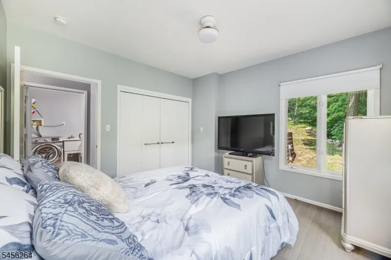 42 W Shore Dr Vernon, NJ 07462