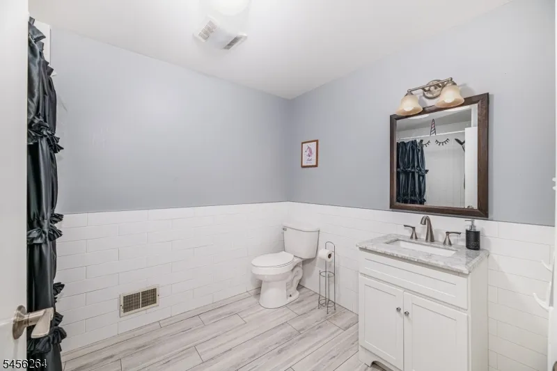42 W Shore Dr Vernon, NJ 07462