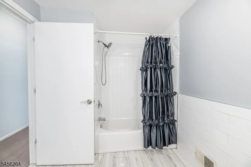 42 W Shore Dr Vernon, NJ 07462