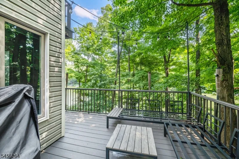 42 W Shore Dr Vernon, NJ 07462