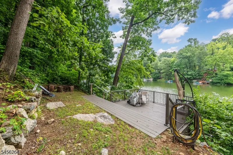 42 W Shore Dr Vernon, NJ 07462
